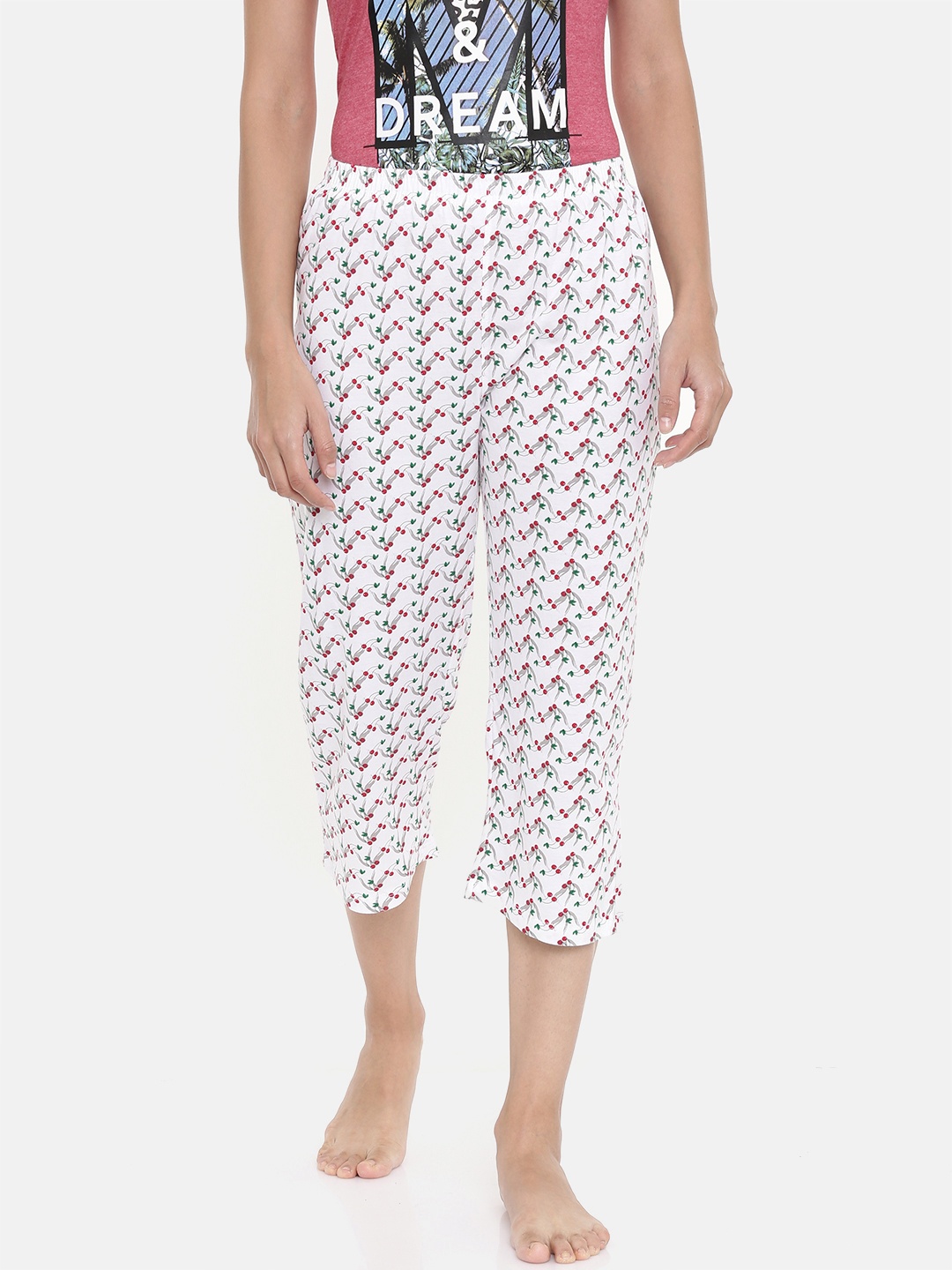 

zebu Women White & Red Printed Regular Fit Capris