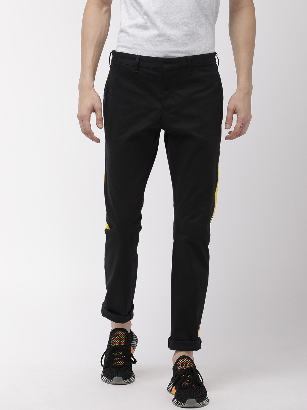 

Tommy Hilfiger Men Black Regular Fit Solid Side Strip Detail Chinos