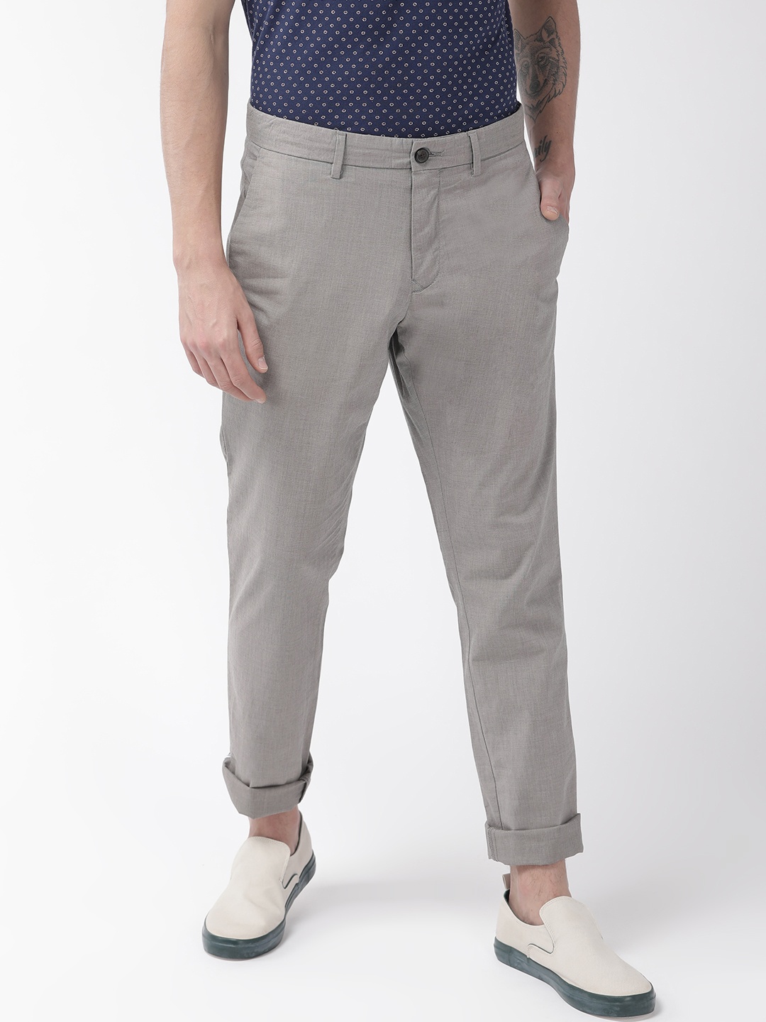 

Tommy Hilfiger Men Grey Straight Fit Lightweight Solid Chinos