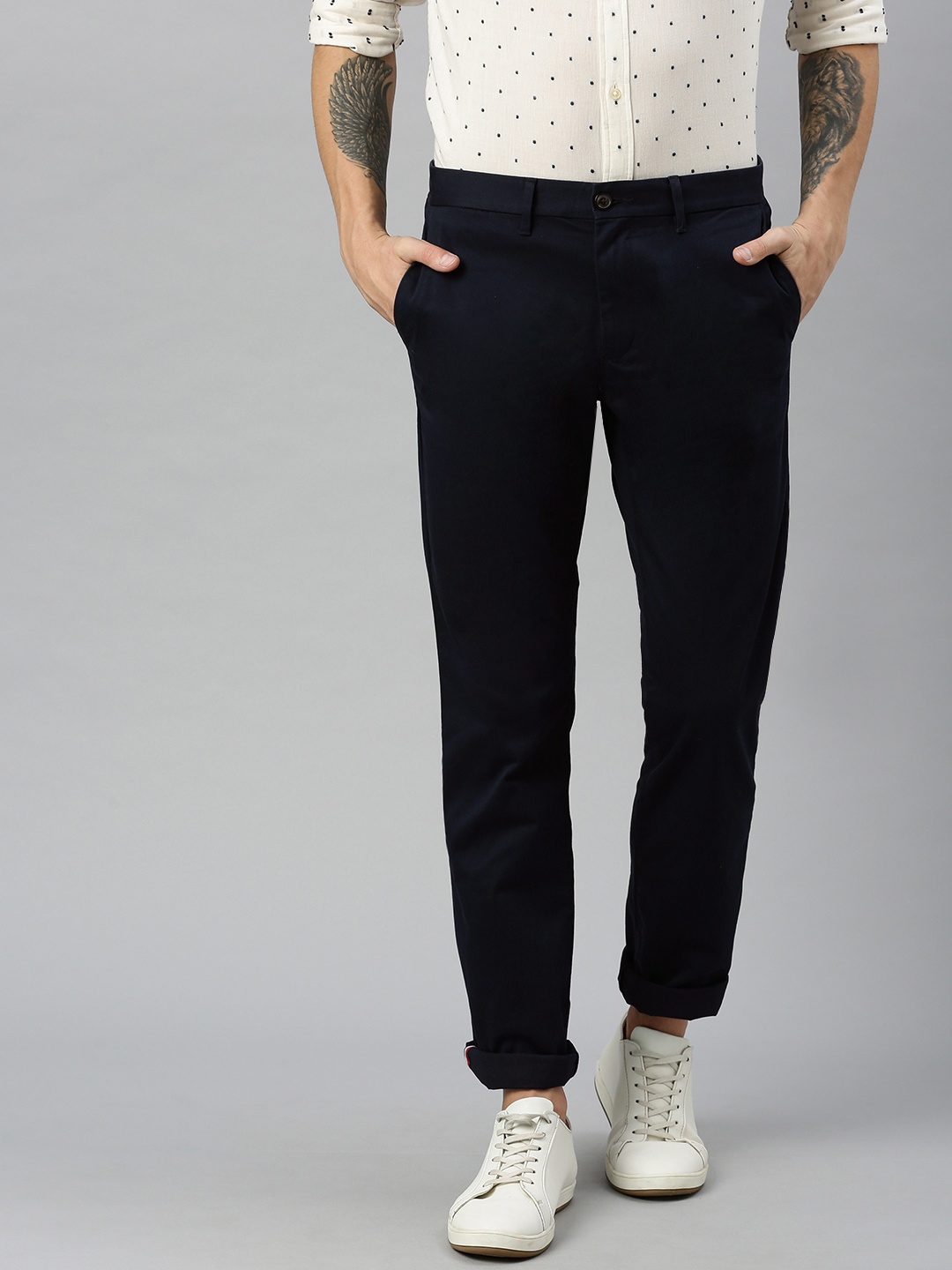 

Tommy Hilfiger Men Navy Blue Denton Regular Fit Solid Chinos