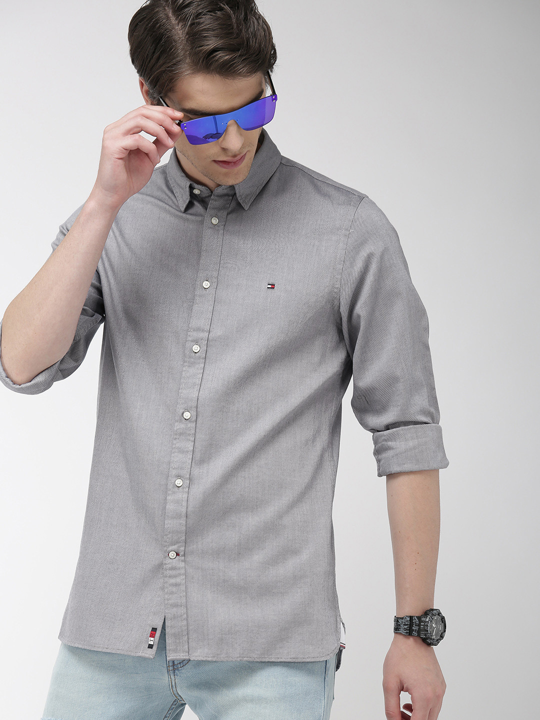 

Tommy Hilfiger Men Navy Blue & White Slim Fit Solid Casual Shirt