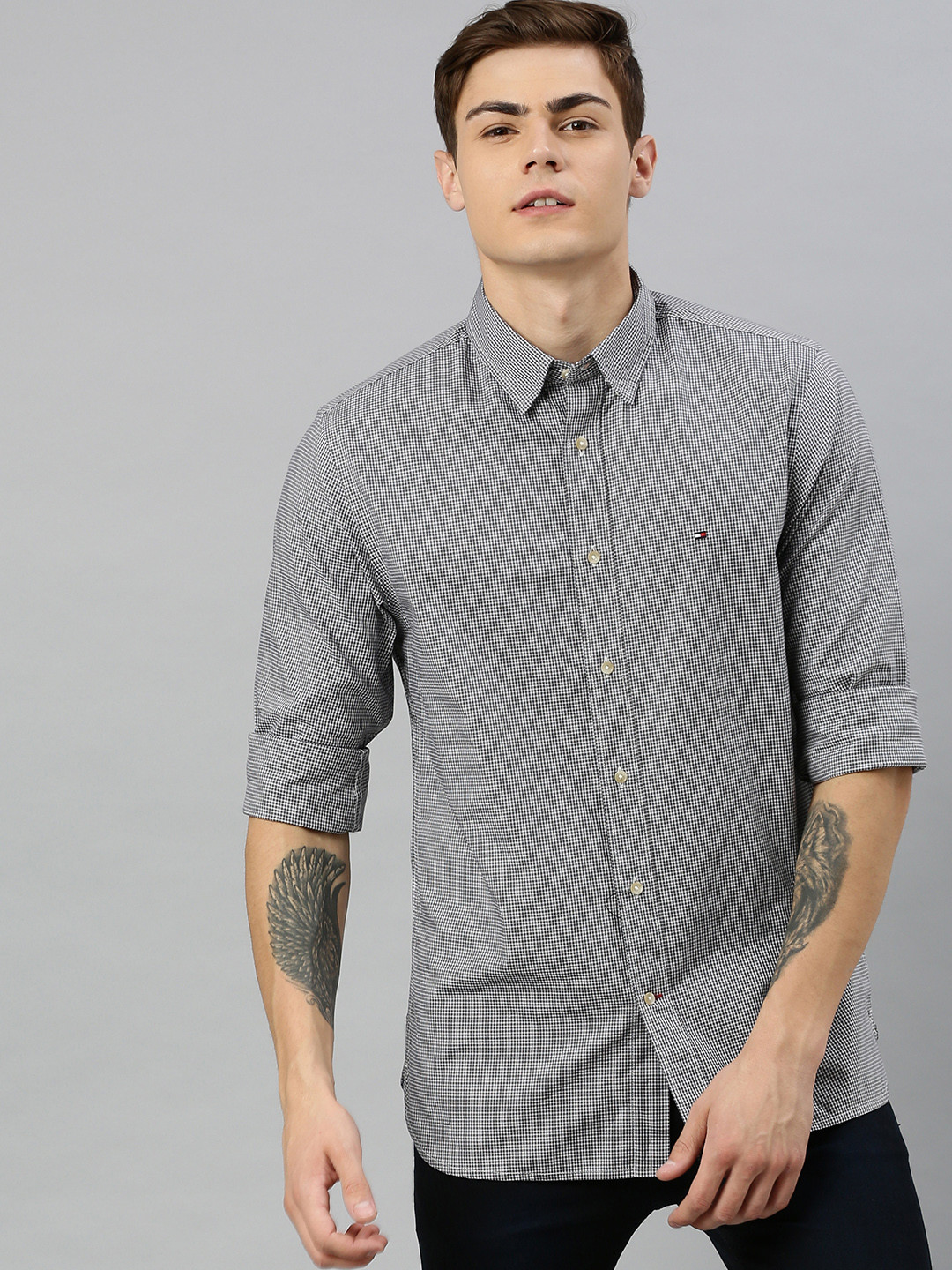 

Tommy Hilfiger Men Black & White Regular Fit Checked Casual Shirt