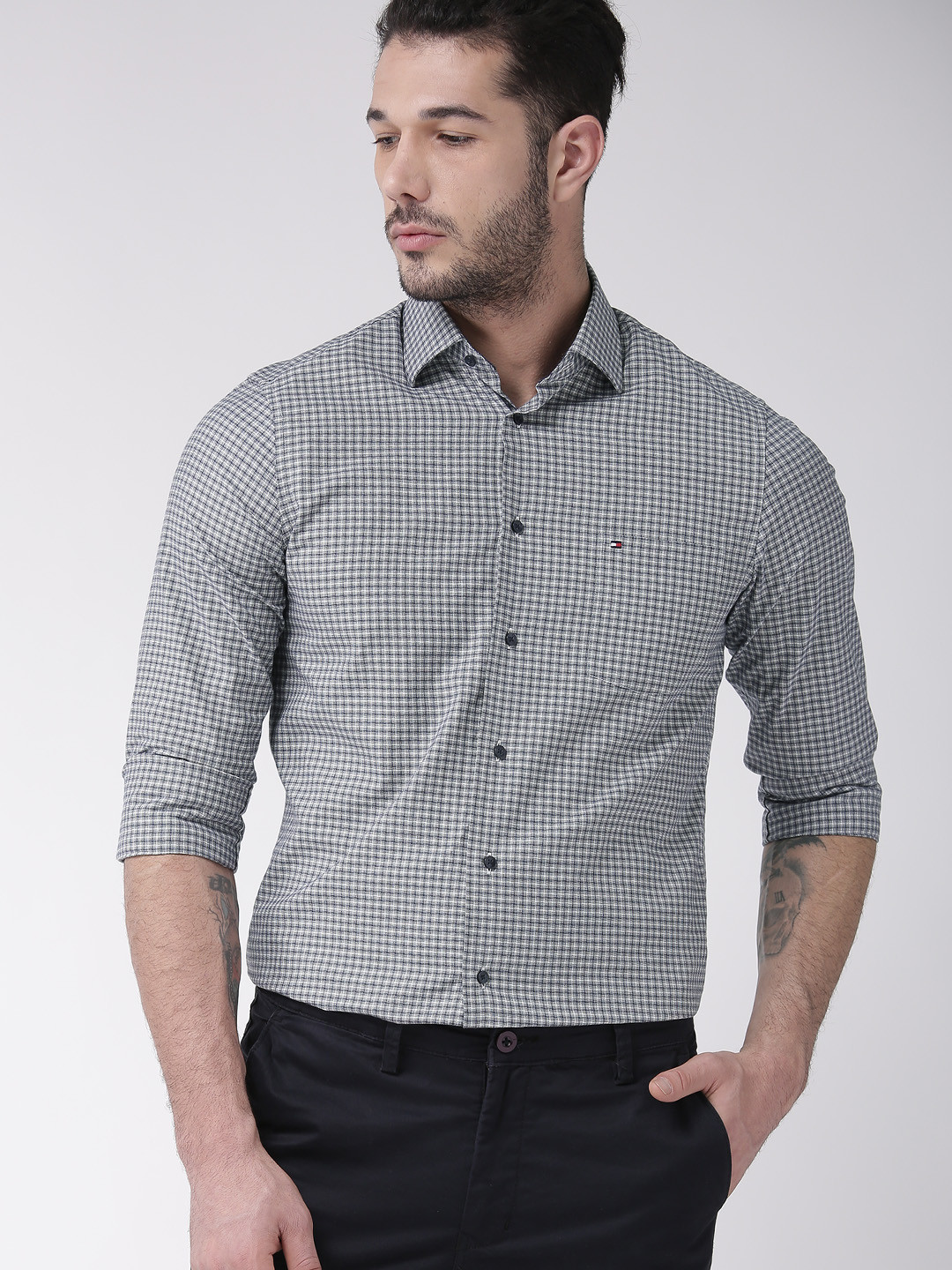 

Tommy Hilfiger Men Navy Blue & White Regular Fit Checked Casual Shirt