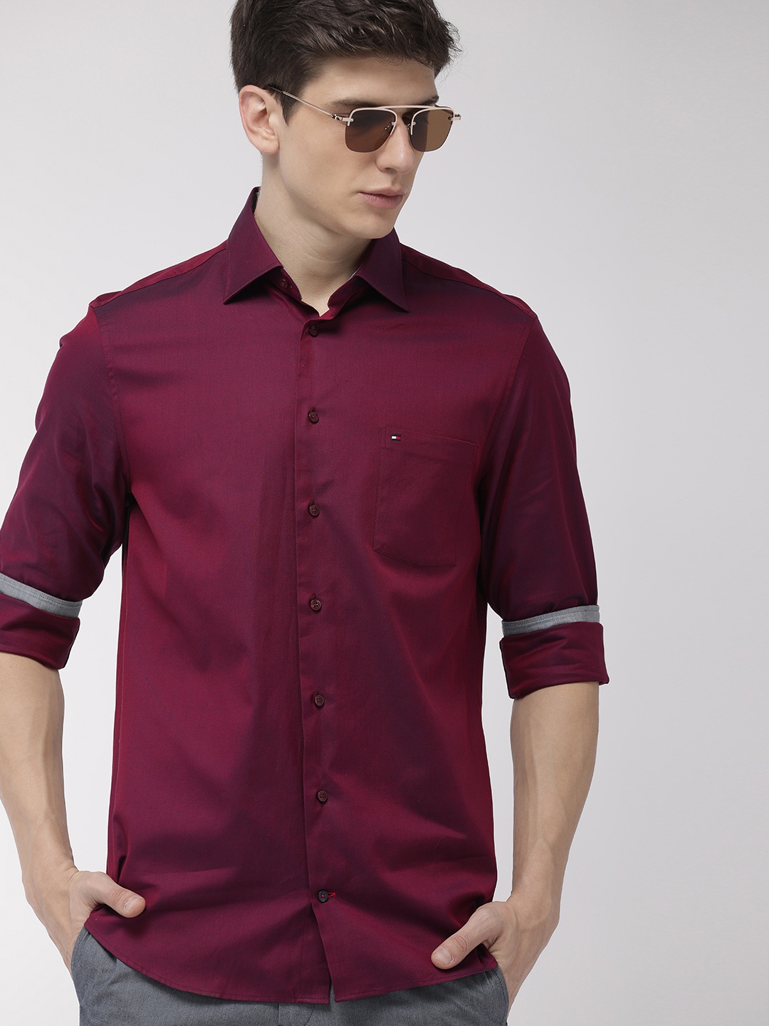 

Tommy Hilfiger Men Burgundy Regular Fit Solid Casual Shirt