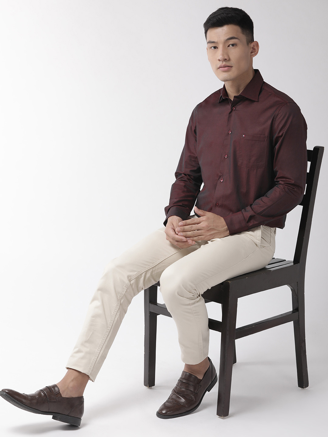 

Tommy Hilfiger Men Burgundy Regular Fit Dual Tone Solid Party Shirt