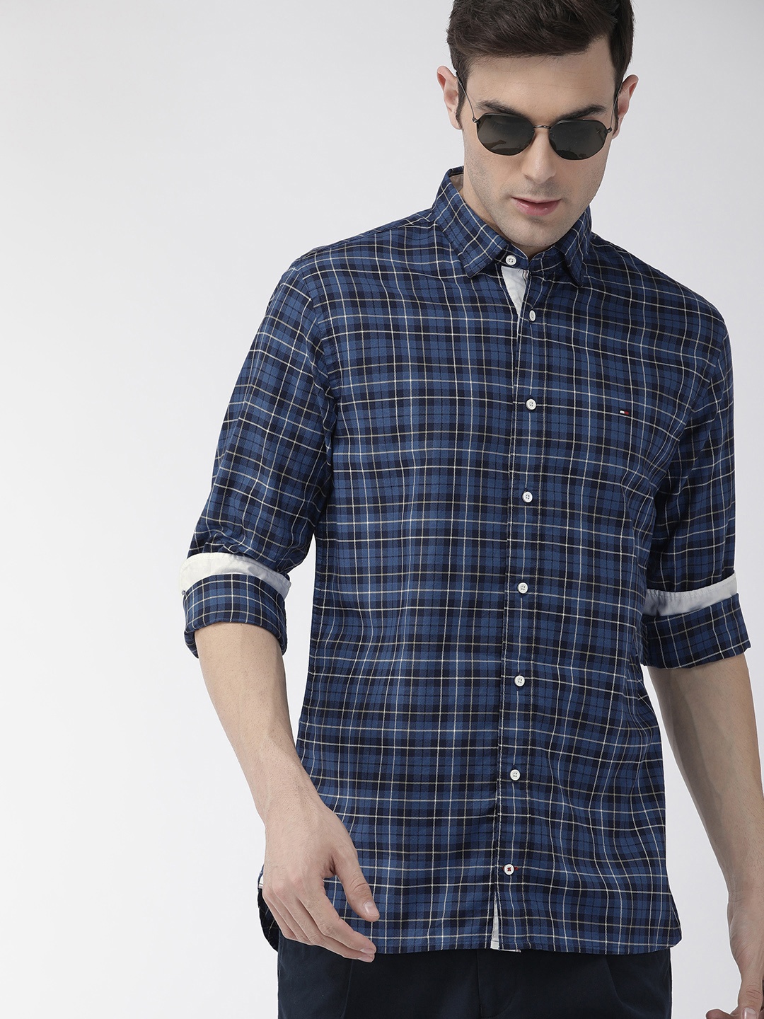 

Tommy Hilfiger Men Navy Blue & White Regular Fit Checked Casual Shirt