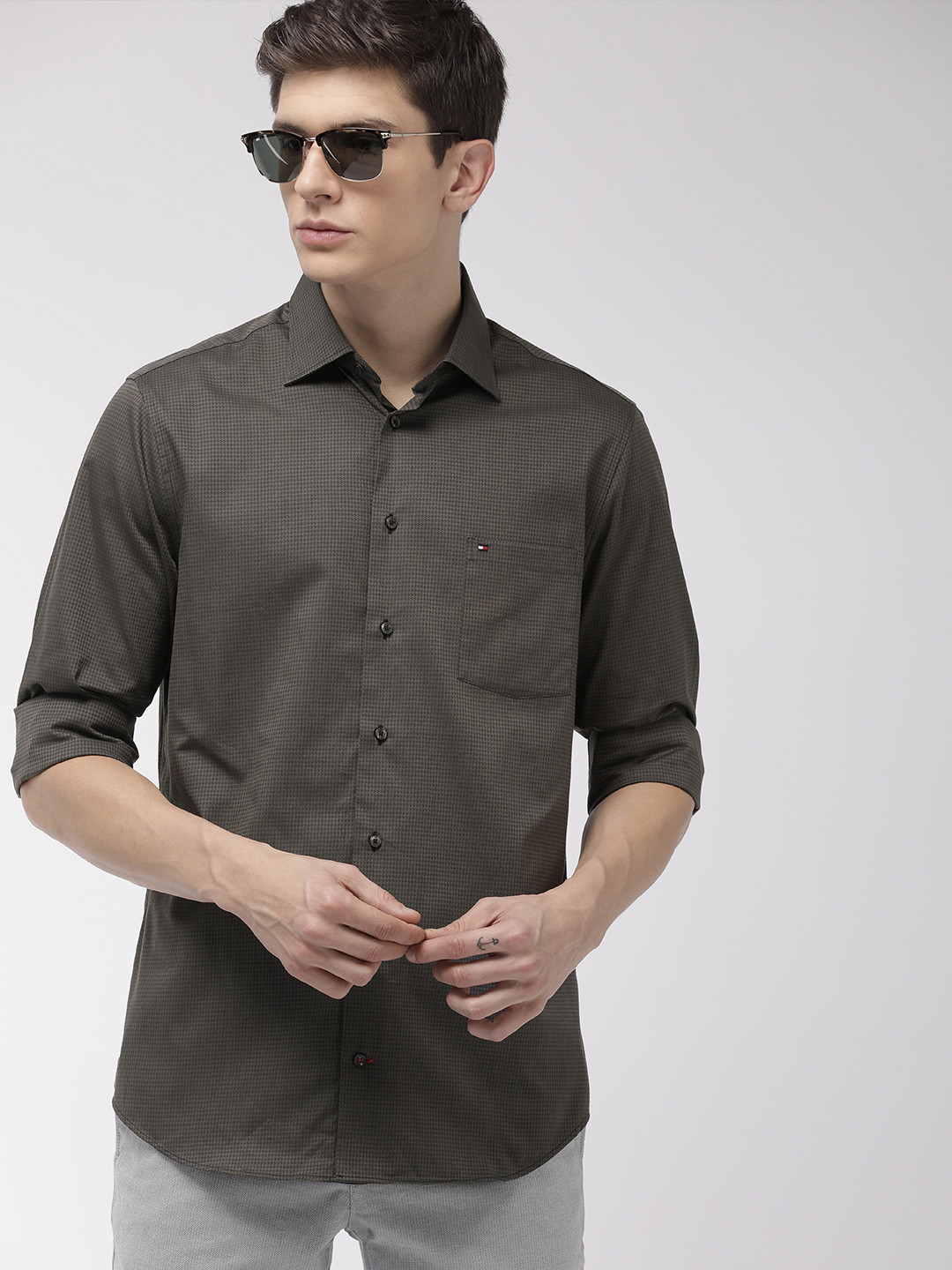 

Tommy Hilfiger Men Charcoal Regular Fit Self Design Casual Shirt