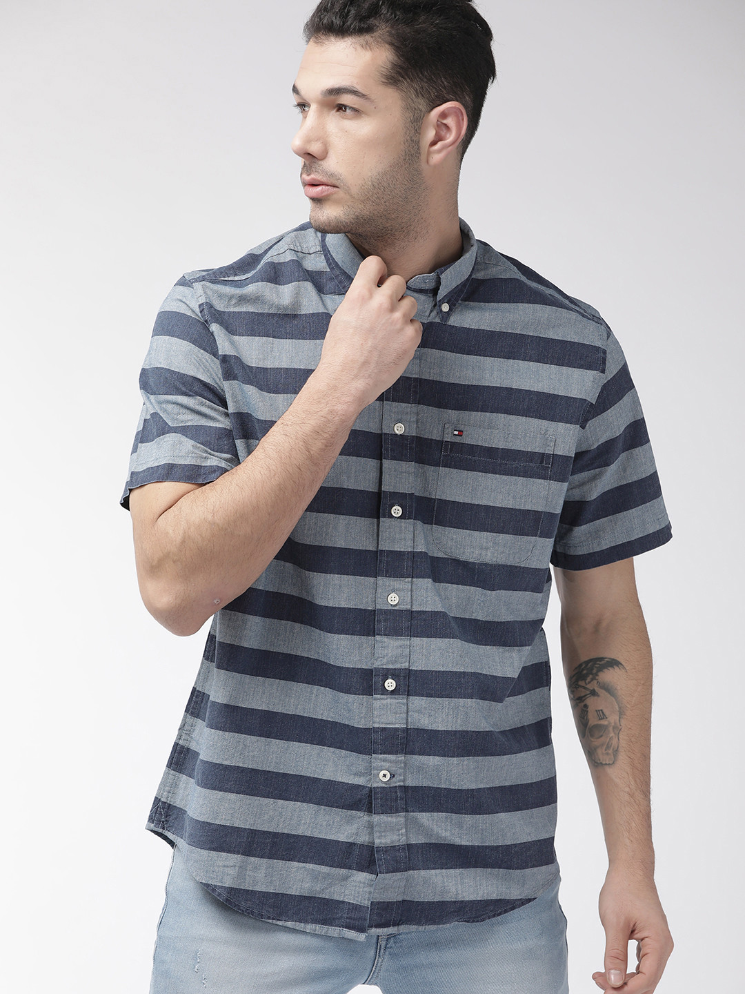 

Tommy Hilfiger Men Blue Classic Regular Fit Striped Casual Shirt
