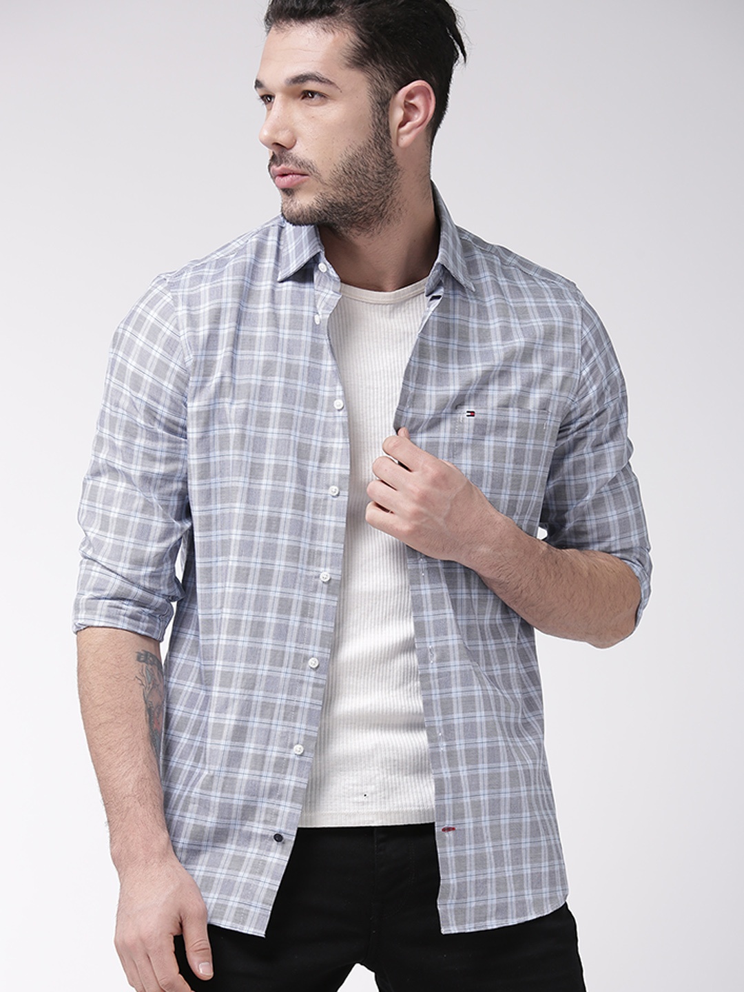 

Tommy Hilfiger Men Blue & Black Regular Fit Checked Casual Shirt
