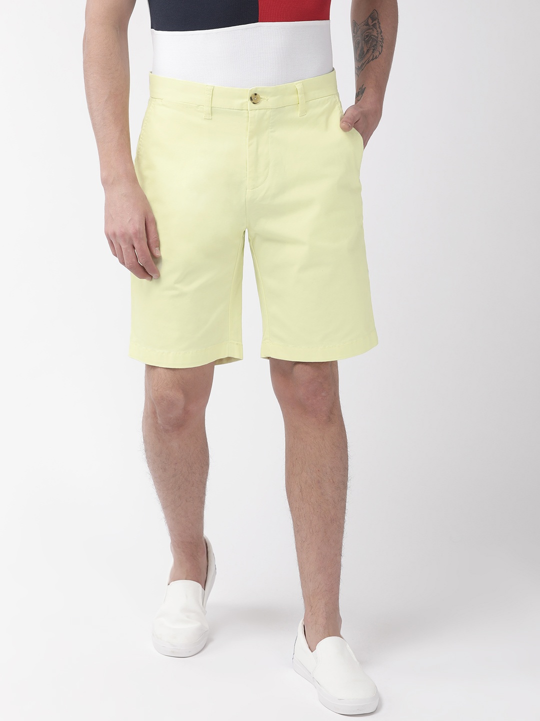 

Tommy Hilfiger Men Yellow Solid Chino Shorts
