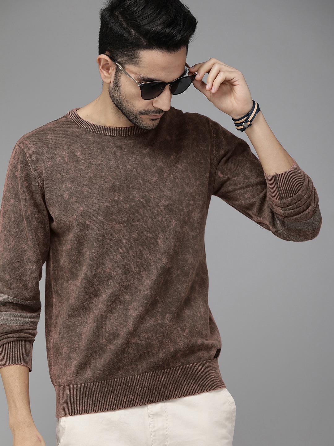 

The Roadster Lifestyle Co Men Brown Dyed Pullover Sweater