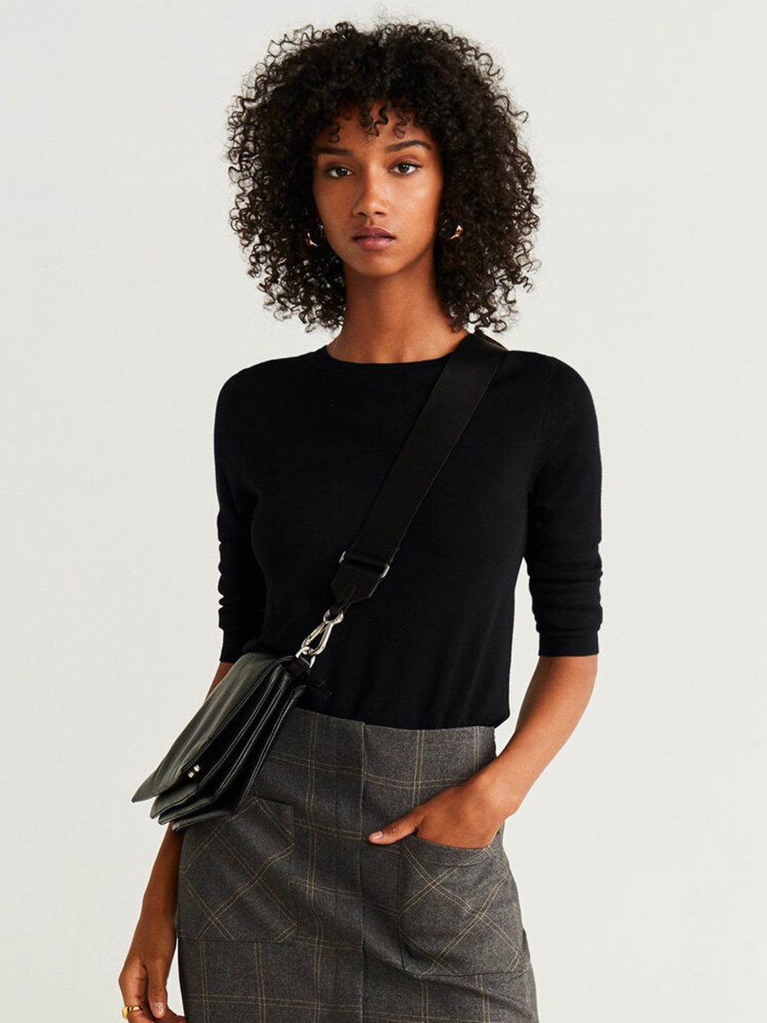 

MANGO Women Black Solid Round Neck T-shirt