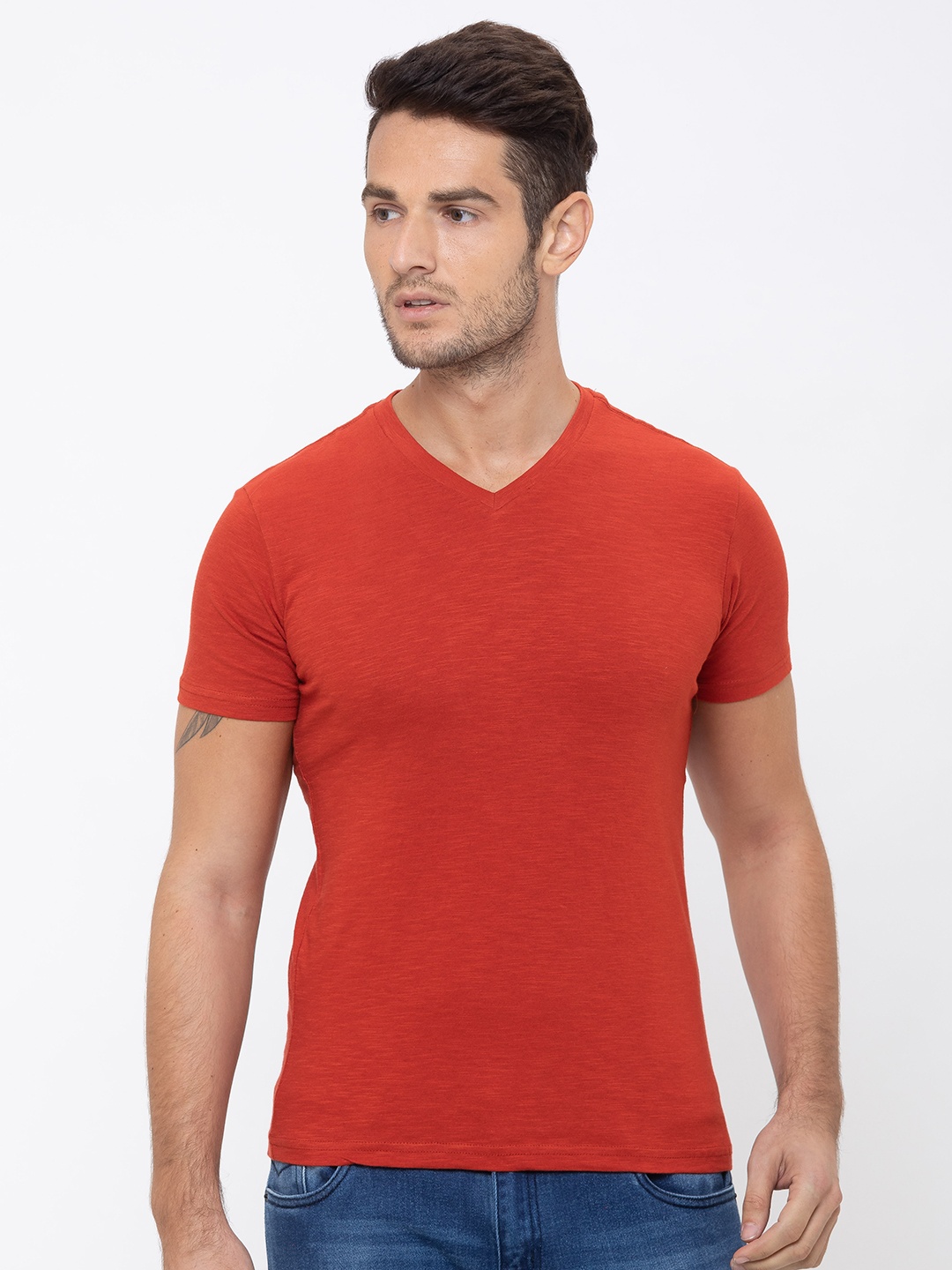 

Globus Men Red Solid V-Neck T-shirt