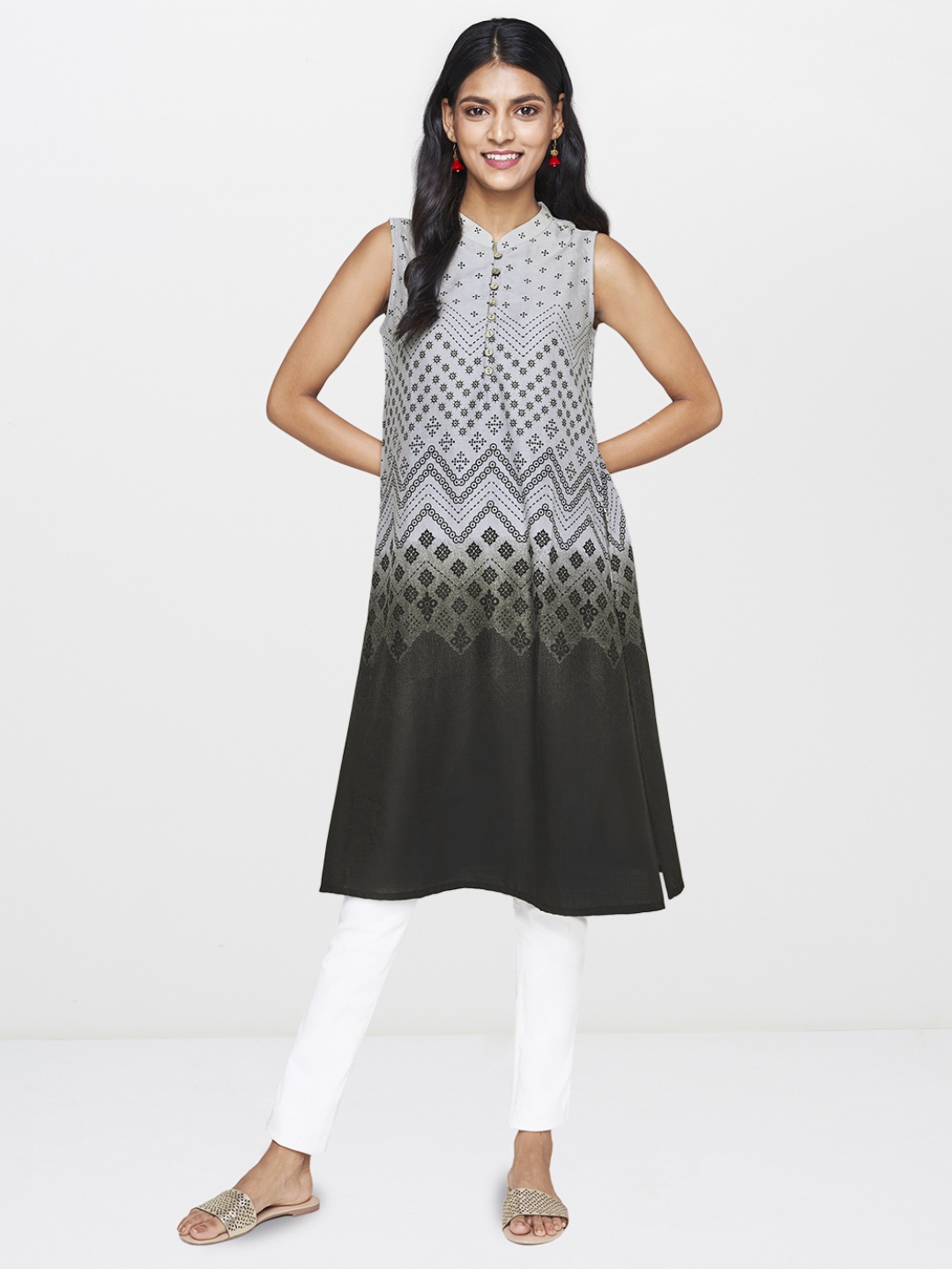 

Global Desi Women Black & Grey Printed Straight Kurta