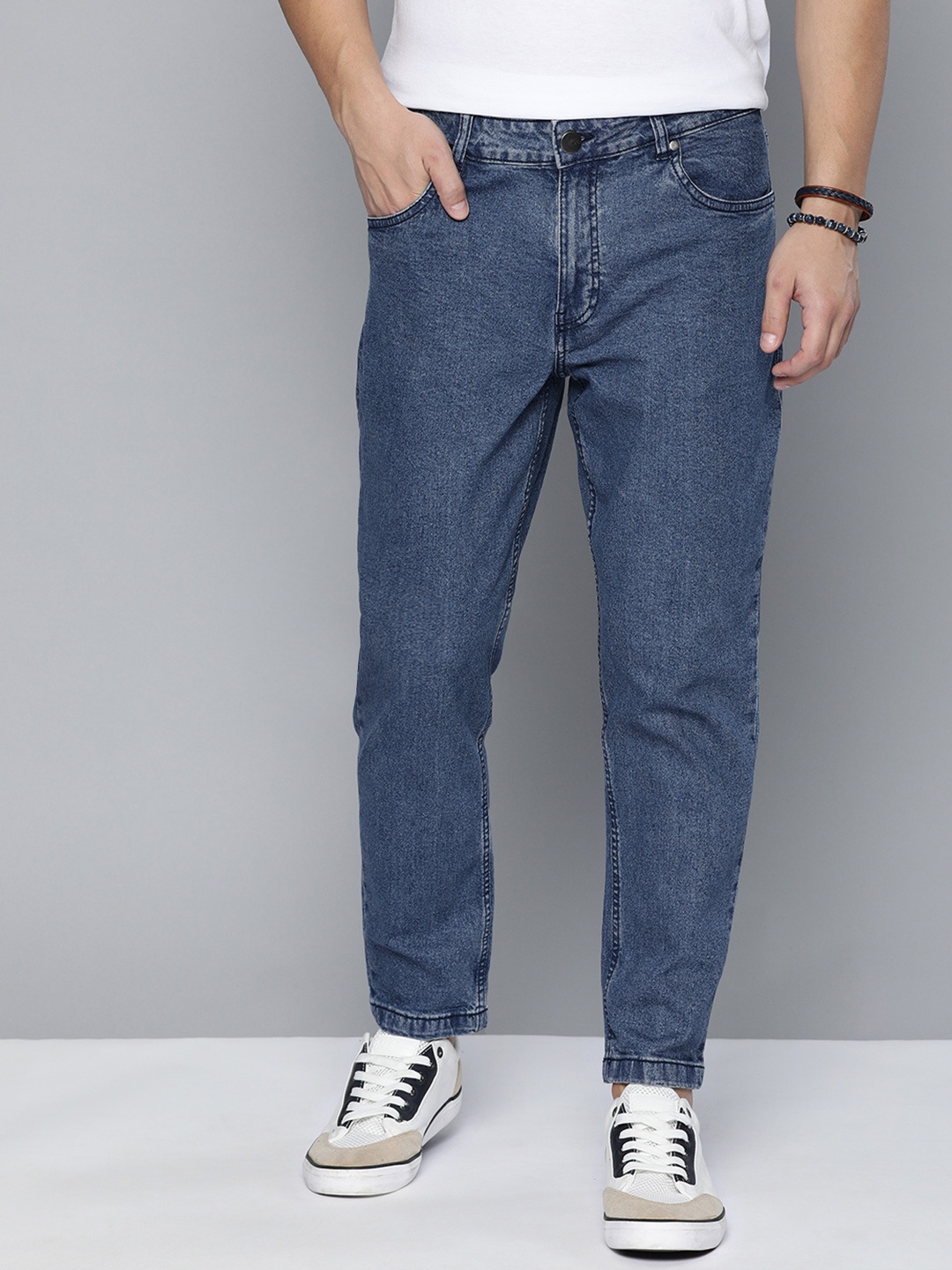 

Mast & Harbour Men Blue Carrot Fit Mid-Rise Clean Look Stretchable Jeans