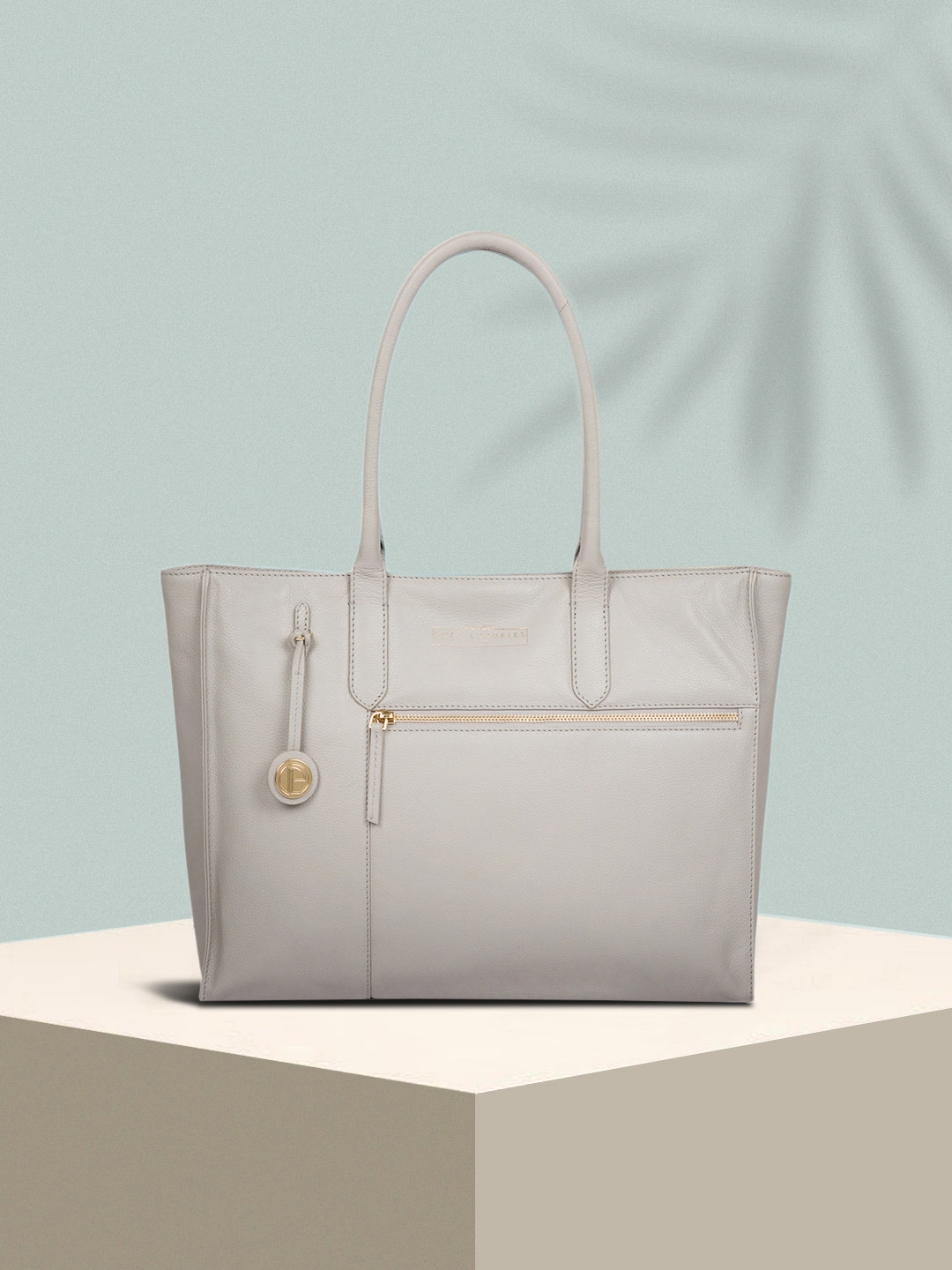 

PURE LUXURIES LONDON Women Grey Solid Genuine Leather Buckingham Tote Bag