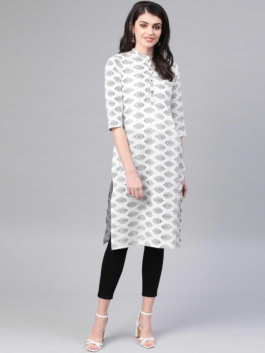 

Sangria Women White & Black Printed Straight Kurta