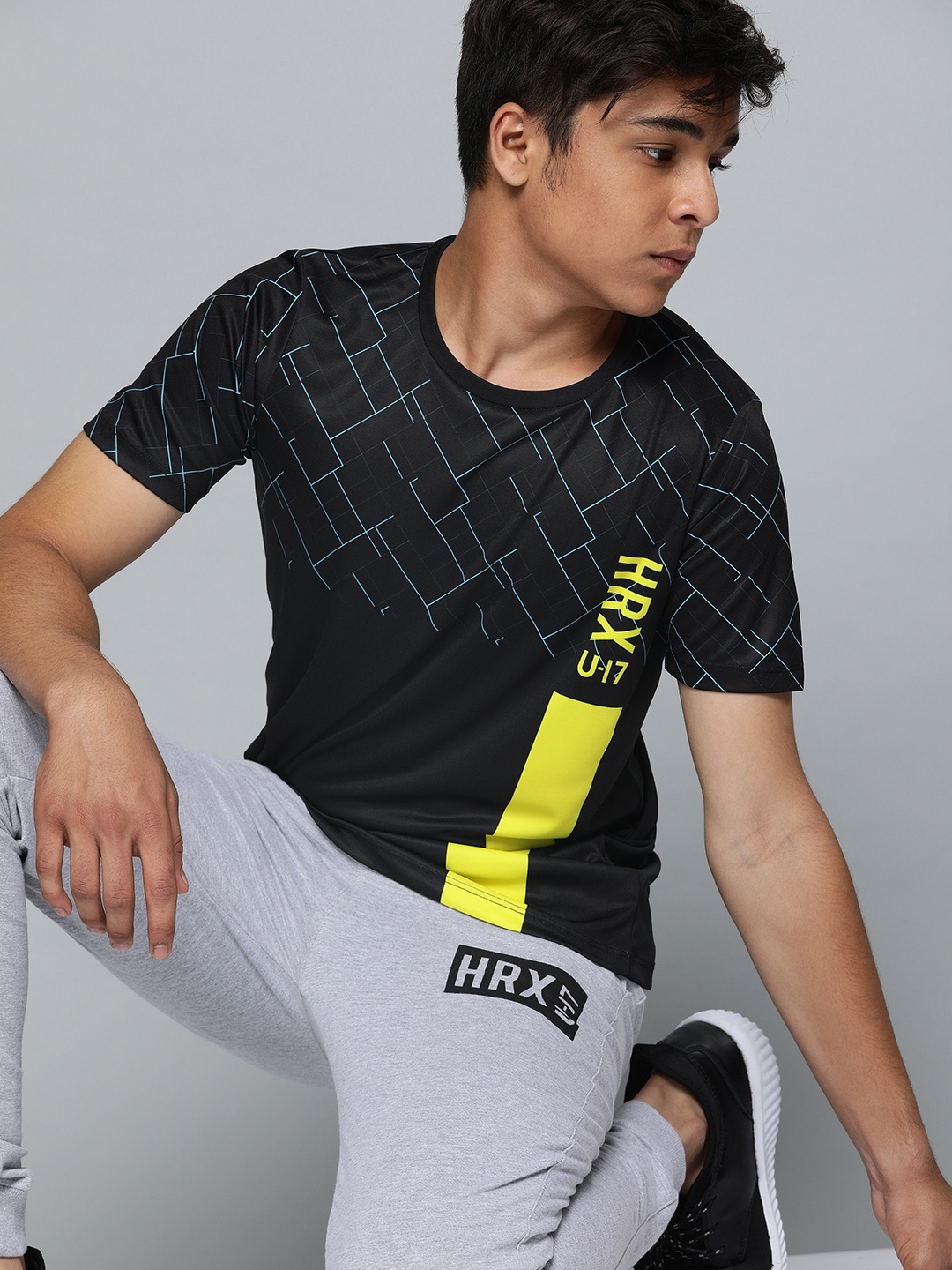 

HRX by Hrithik Roshan Boys Black Printed Rapid Dry Round Neck T-shirt