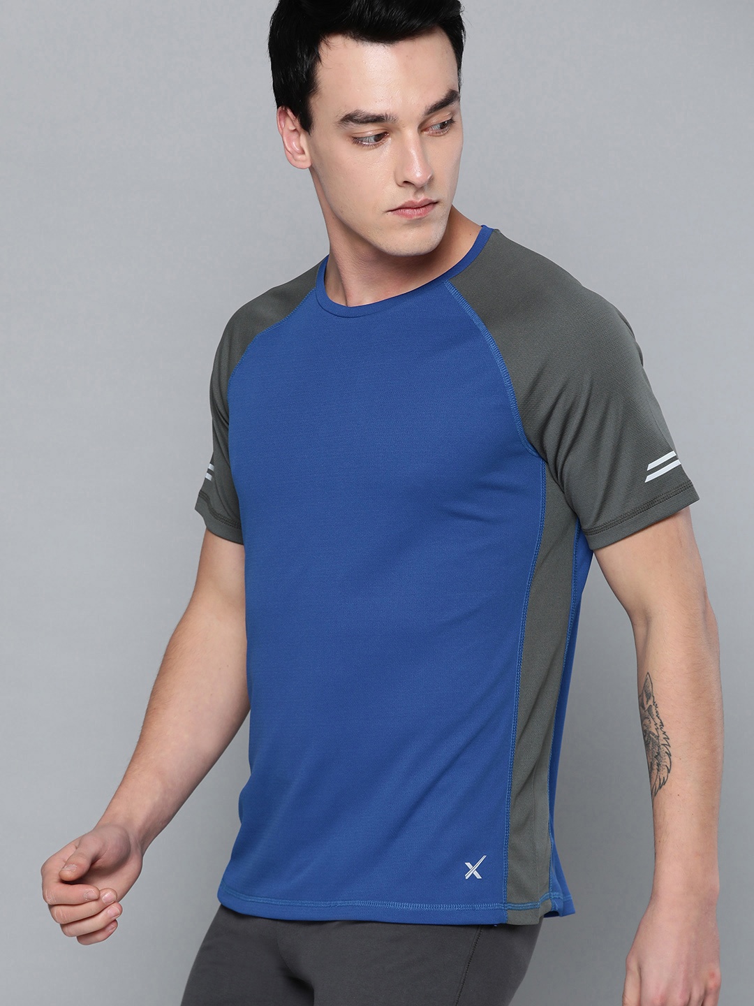 

HRX by Hrithik Roshan Men Blue & Charcoal Grey Colourblocked Rapid Dry Running T-shirt