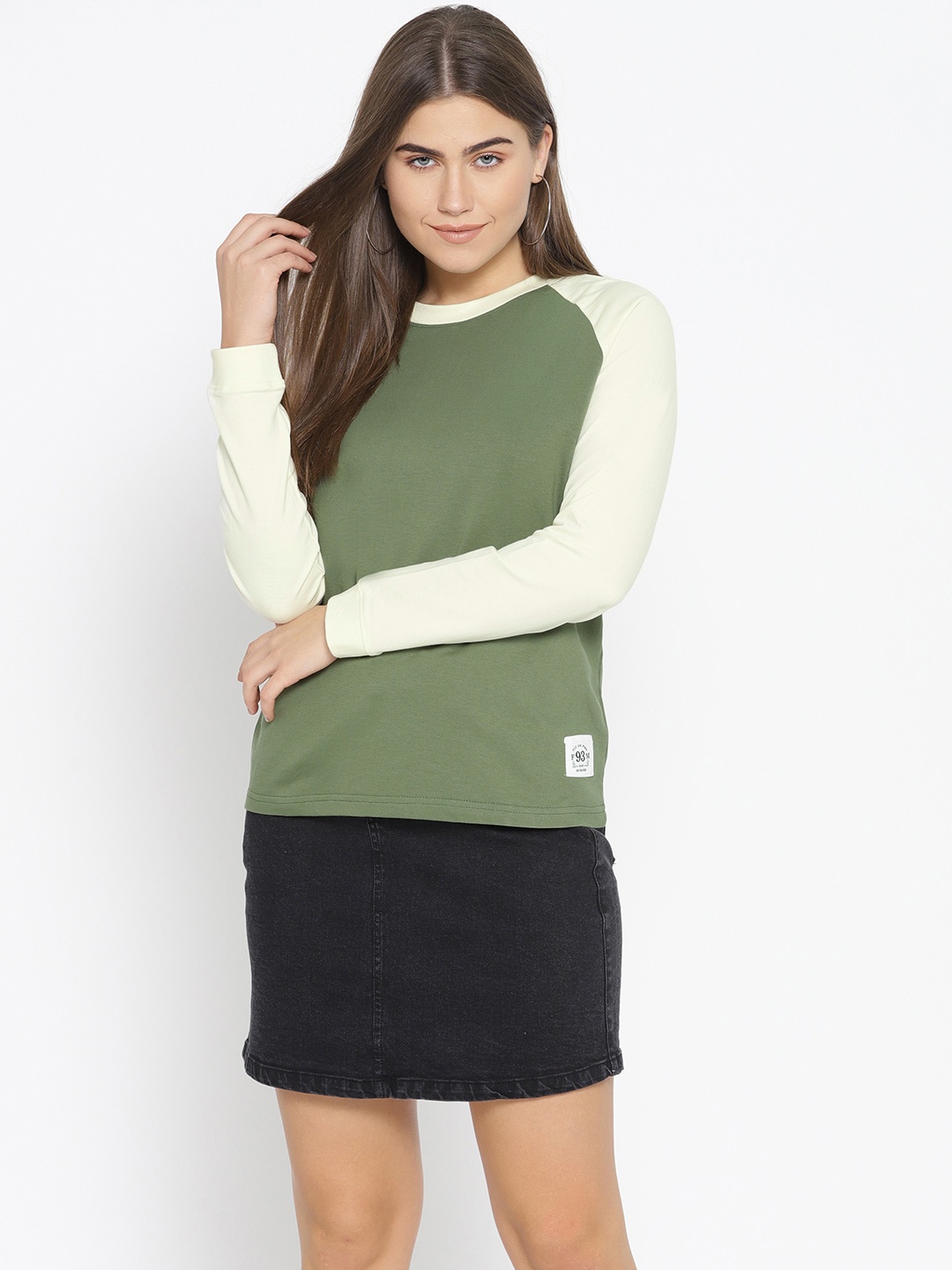 

Flying Machine Women Green Solid Sweatshirt