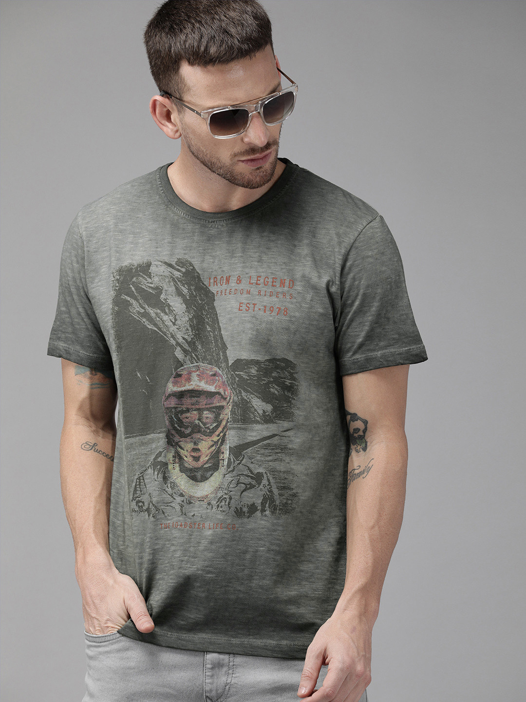 

The Roadster Lifestyle Co Men Charcoal Grey Printed Round Neck Pure Cotton T-shirt