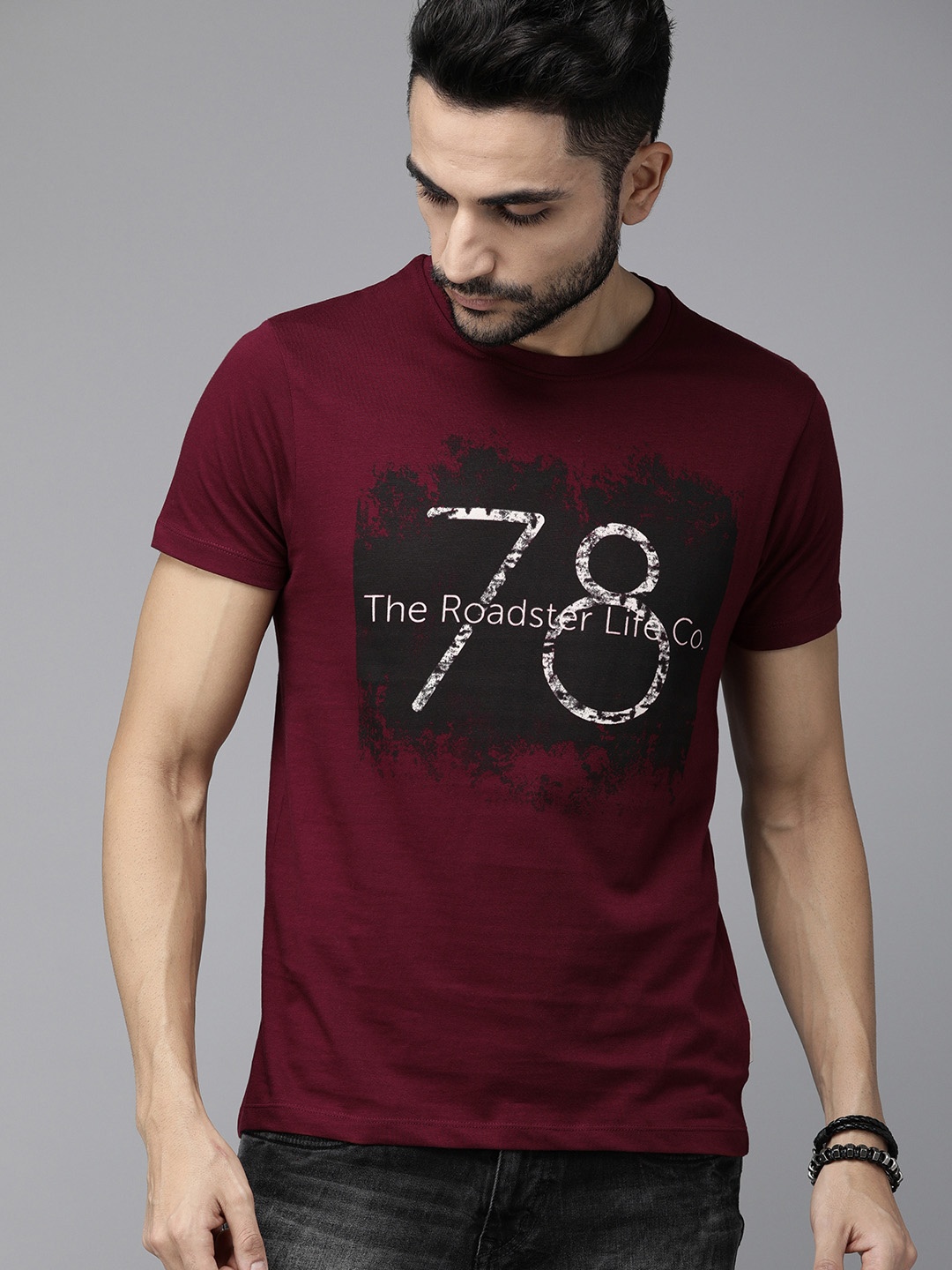 

The Roadster Lifestyle Co Men Burgundy Printed Round Neck Pure Cotton T-shirt