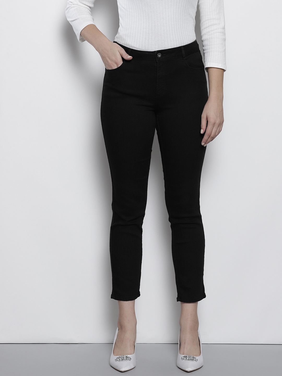 

DOROTHY PERKINS Women Black Slim Fit Mid-Rise Cropped Clean Look Stretchable Jeans