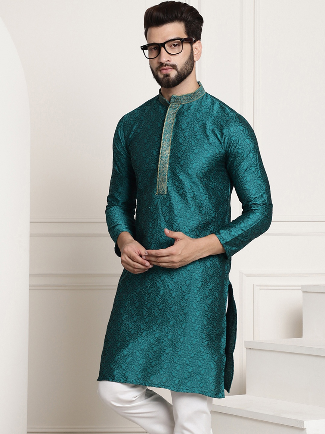 

SOJANYA Men Teal Green Embroidered Straight Kurta