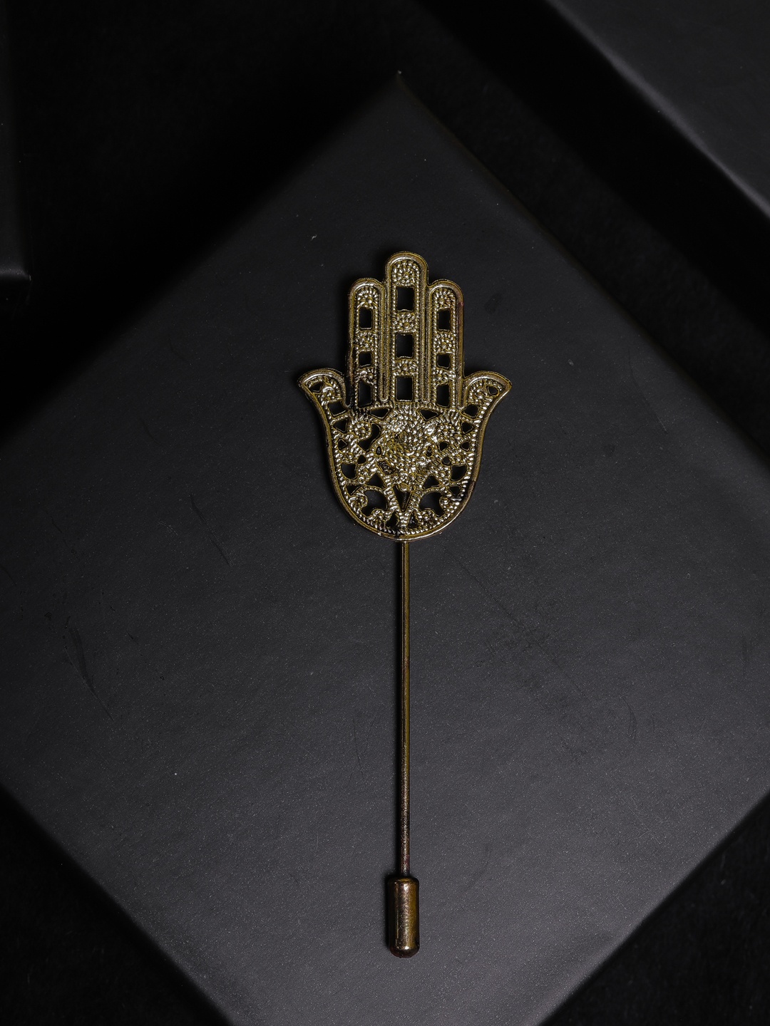 

Jewel Junction Men Gold-Toned Stylised Hand Shaped Brooch