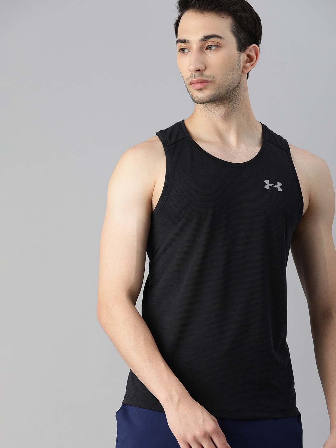 

UNDER ARMOUR Men Black Fitted Solid Streaker Singlet Running T-Shirt