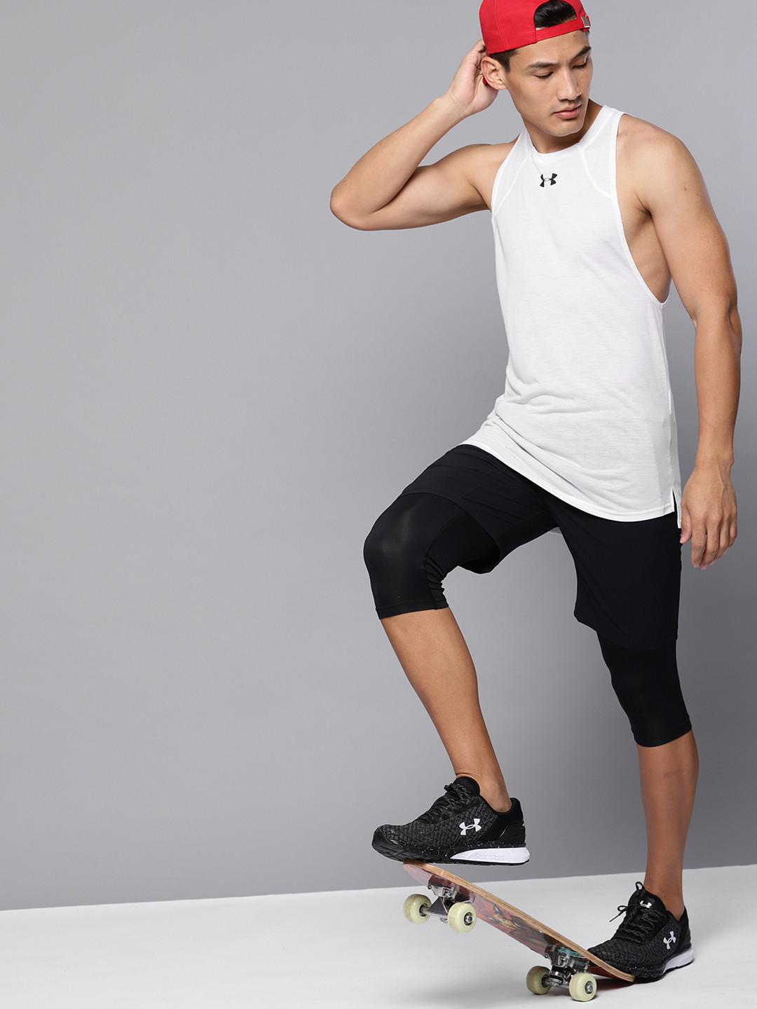 

UNDER ARMOUR Men White Solid Baseline Performance Basketball T-Shirt