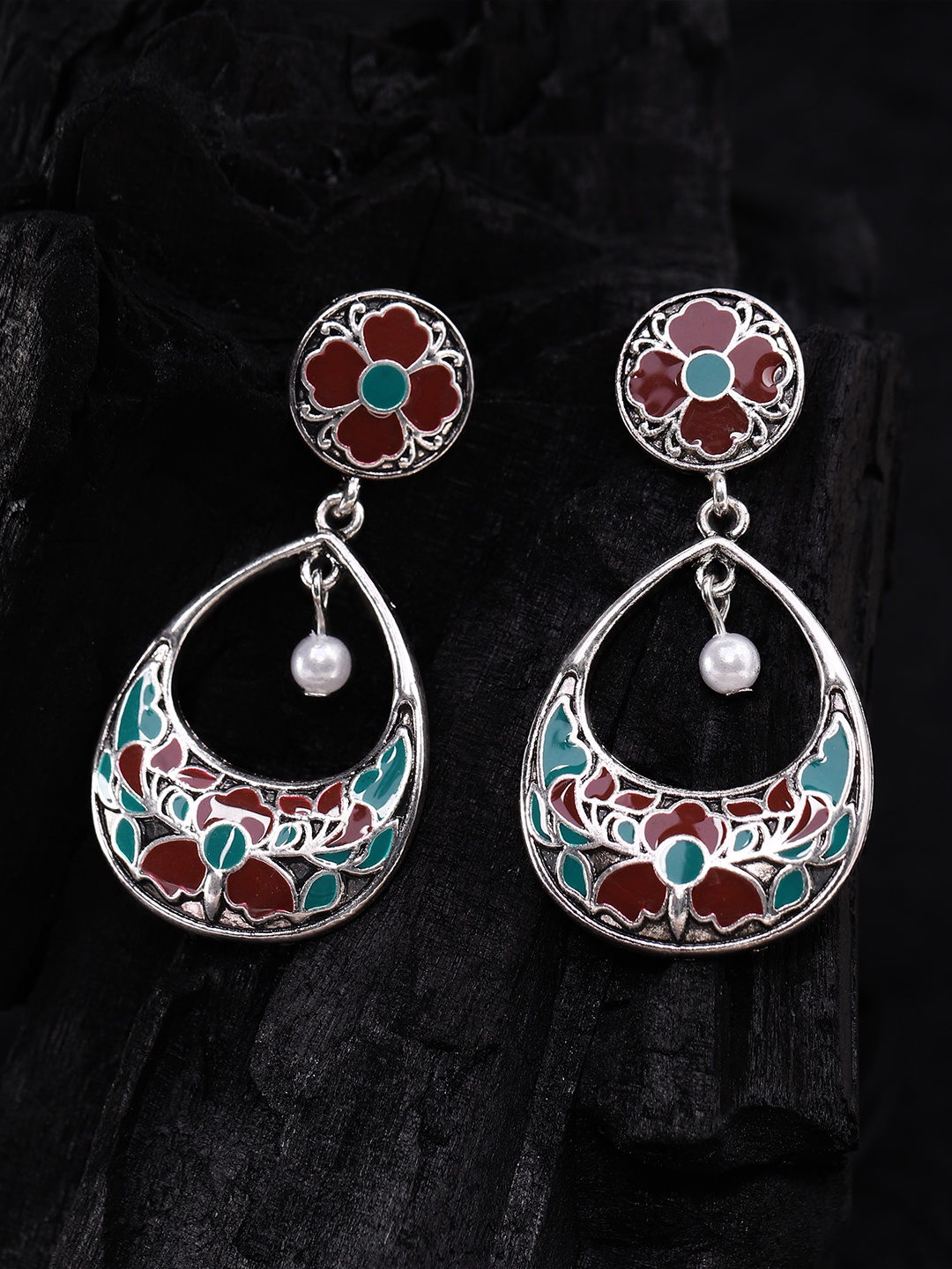

Rubans Women Oxidised Silver-Plated Green Handcrafted Feather Shaped Drop Earrings