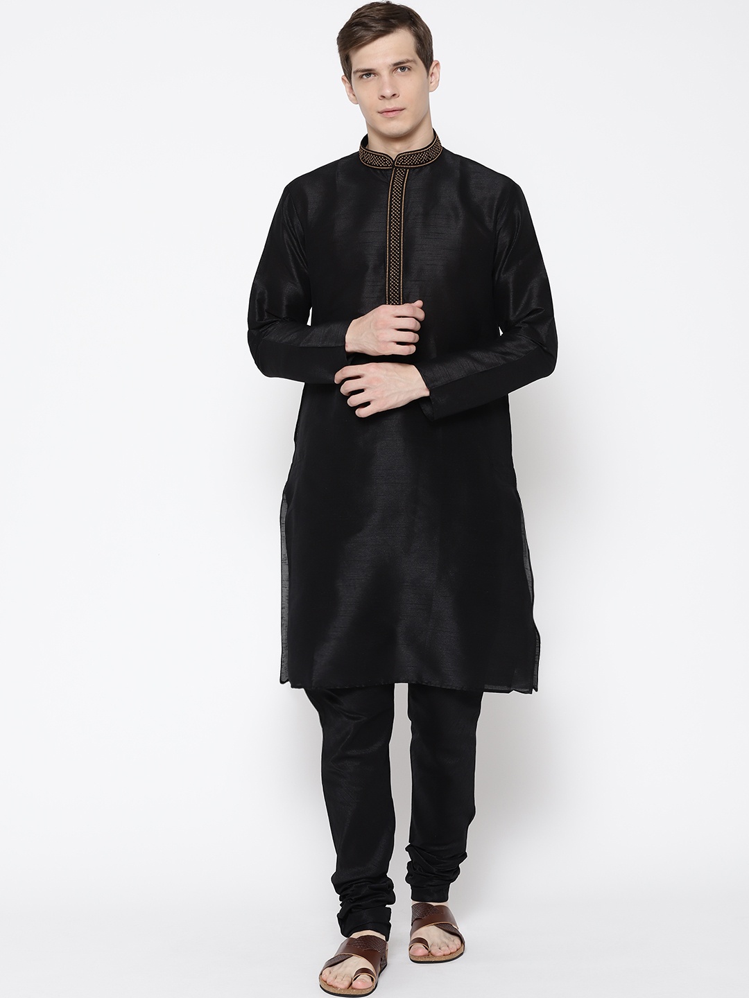 

SG LEMAN Men Black Solid Kurta with Churidar
