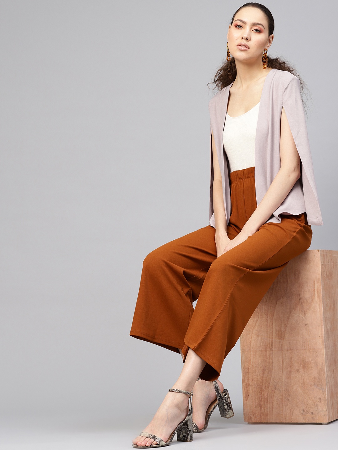 

SASSAFRAS Women Dusty Pink Solid Cape Jacket