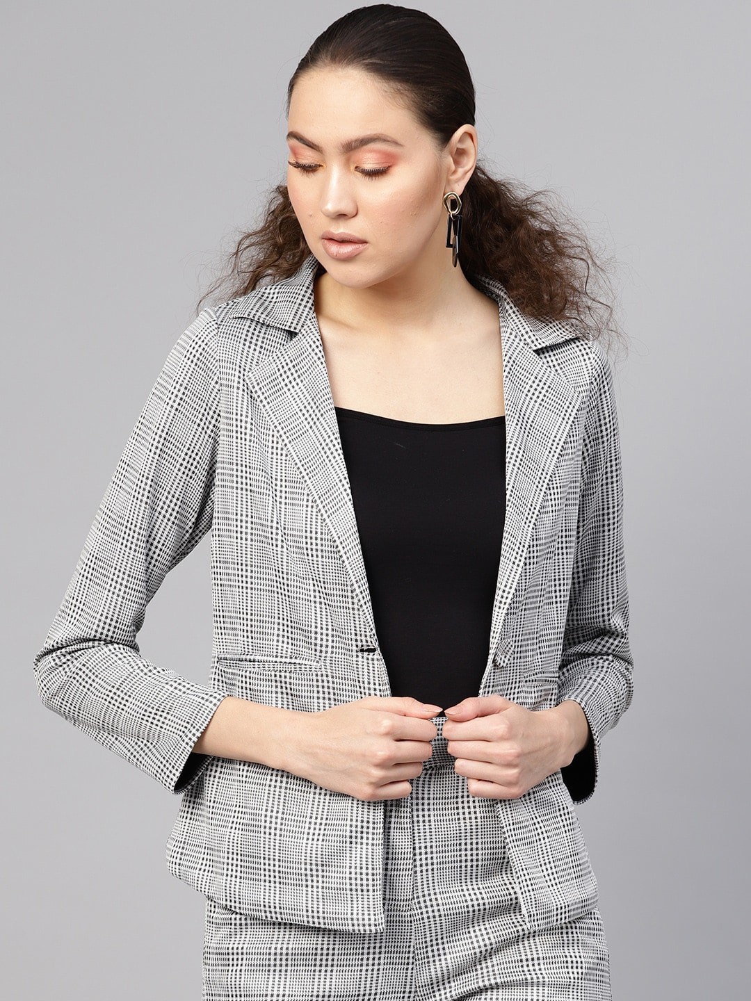 

SASSAFRAS Women Off-White & Black Checked Slim Fit Single-Breasted Casual Blazer