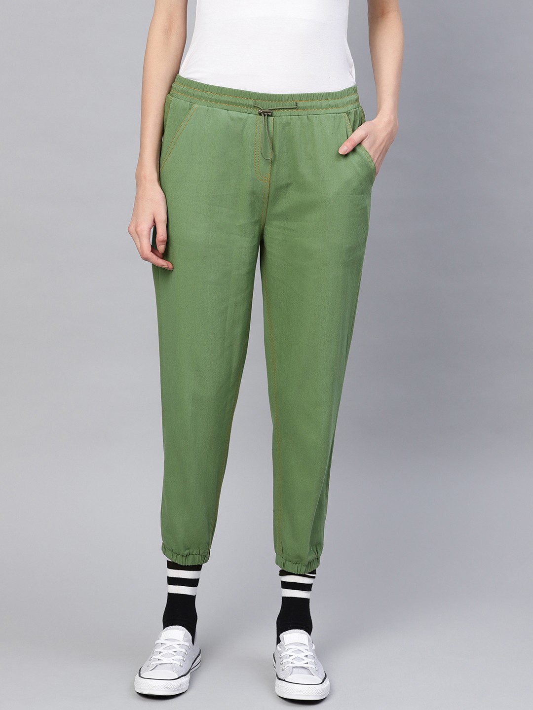 

SASSAFRAS Women Green Regular Fit Solid Cropped Joggers