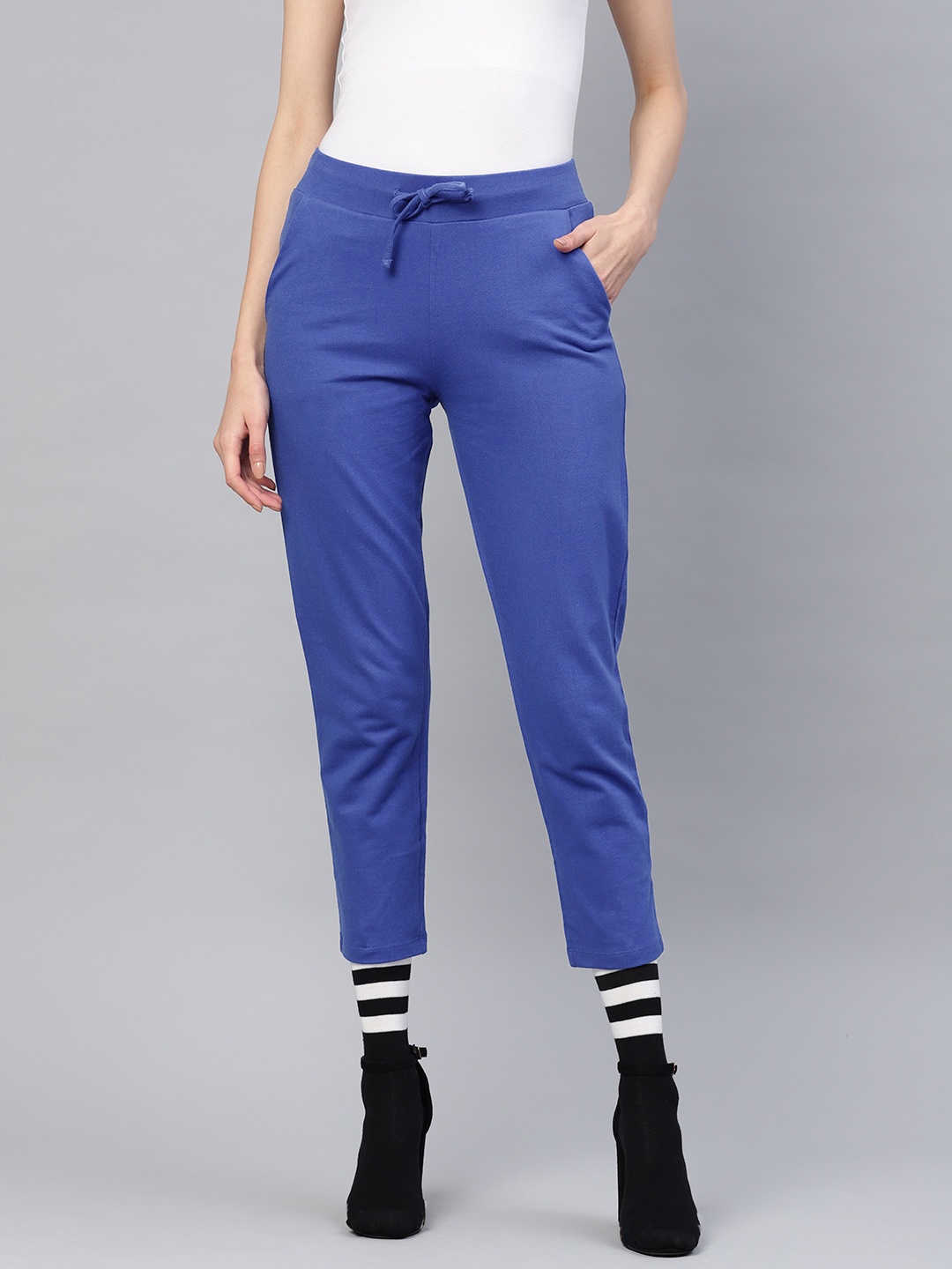 

SASSAFRAS Women Blue Solid Cropped Track Pants