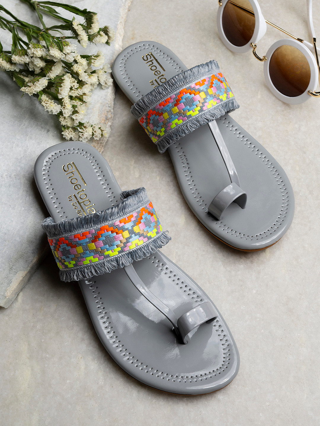 

Shoetopia Women Grey Woven Design One Toe Flats