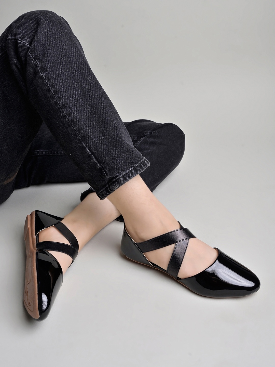 

Shoetopia Women Black Solid Ballerinas