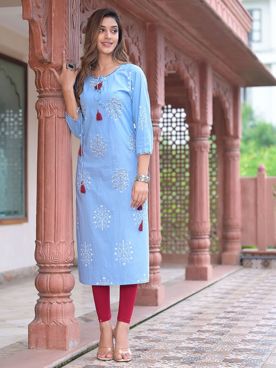 

YASH GALLERY Women Blue & White Printed Straight Kurta