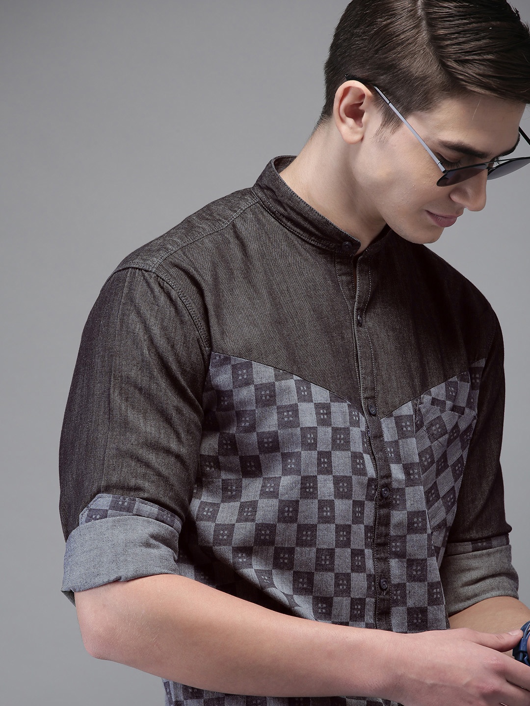 

Campus Sutra Men Grey Regular Fit Checked Casual Shirt