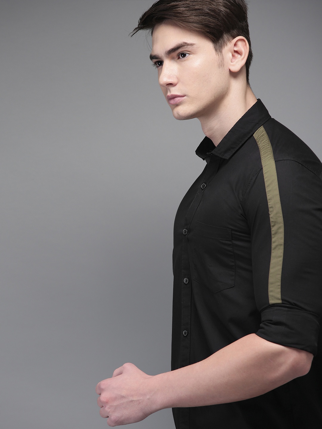 

Campus Sutra Men Black Regular Fit Solid Casual Shirt