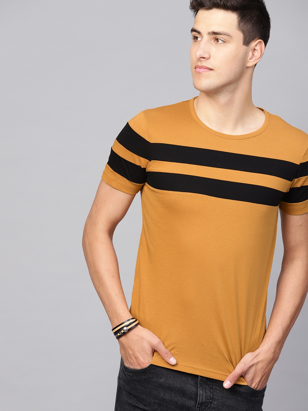 

Seven Rocks Men Mustard Yellow & Black Solid Round Neck T-shirt