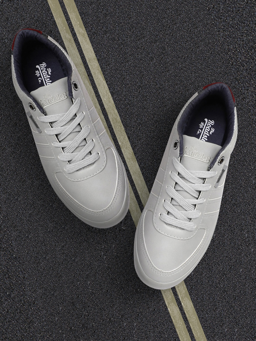 

The Roadster Lifestyle Co Men Grey Sneakers