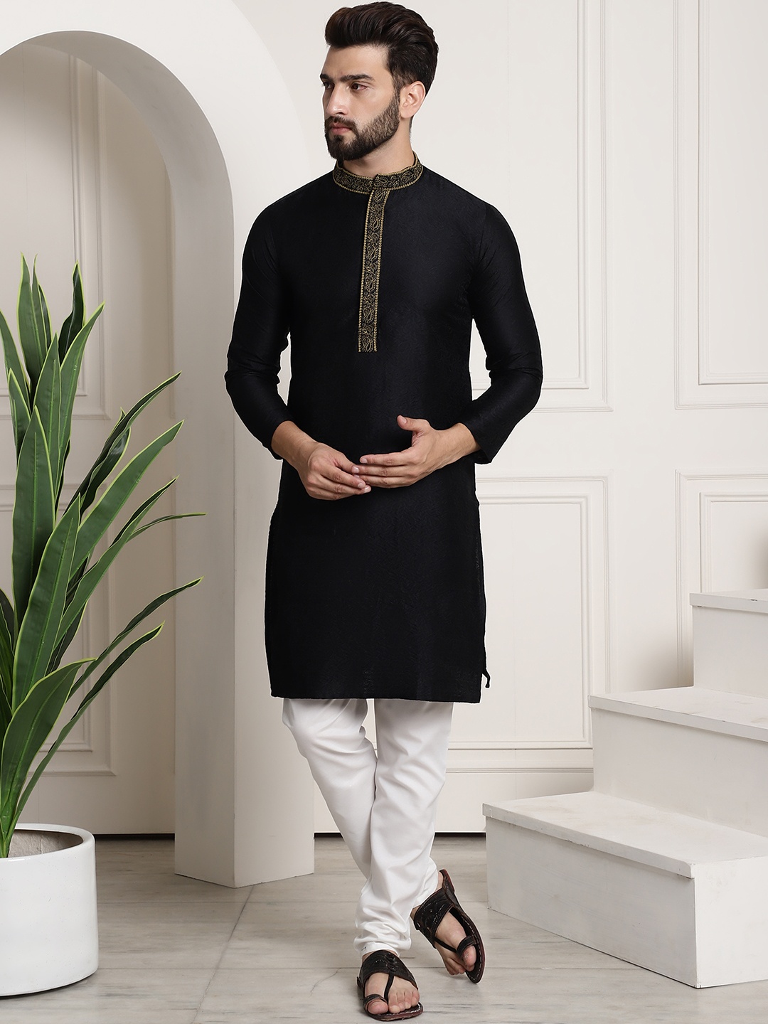 

SOJANYA Men Black & Off-White Self Design Kurta with Churidar