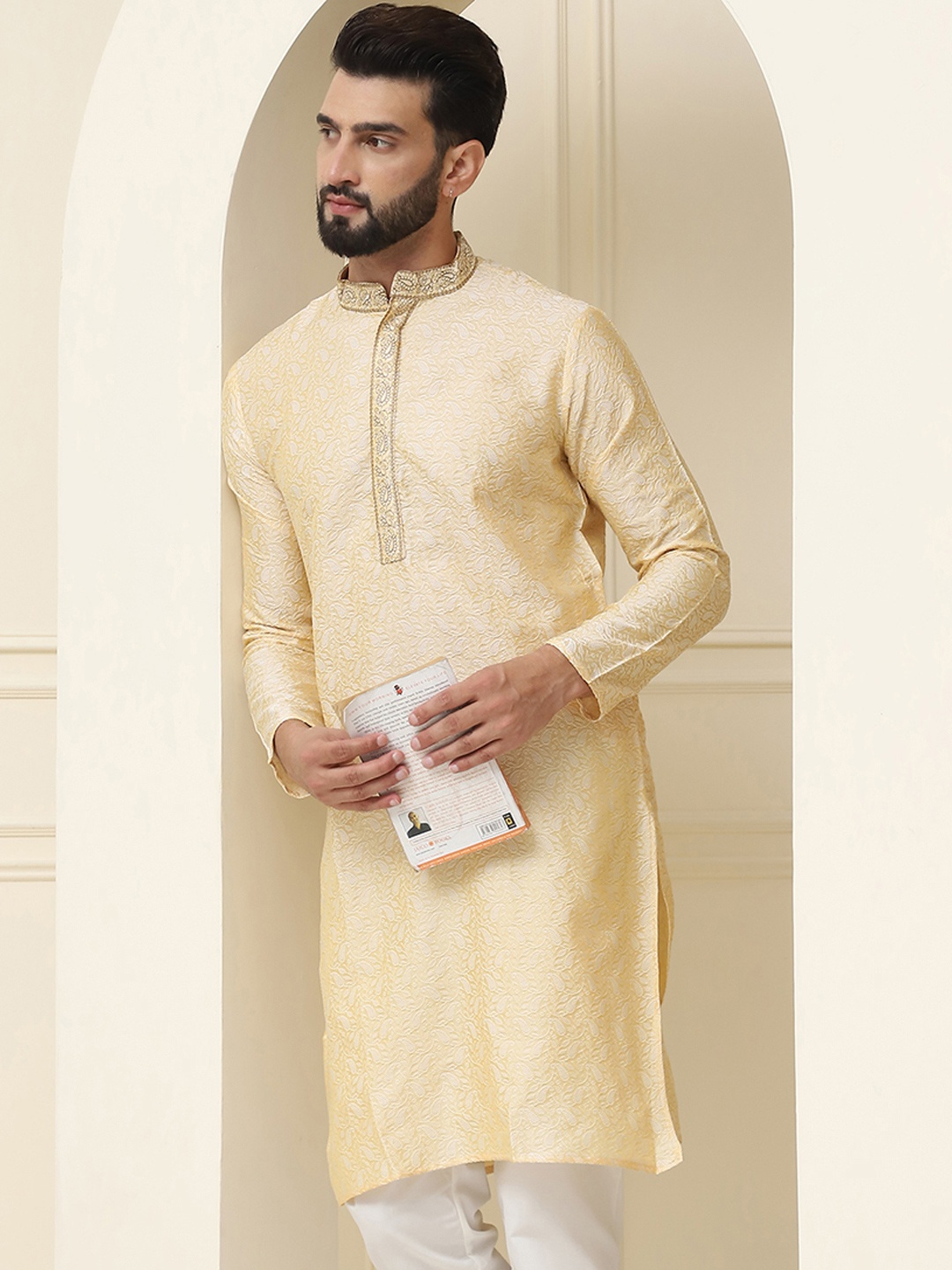 

SOJANYA Men Gold-Toned Solid Straight Kurta