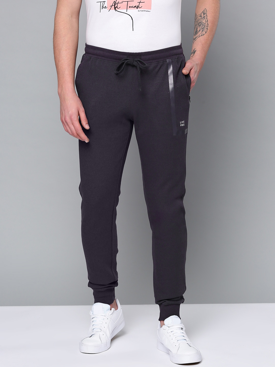 

Mast & Harbour Men Aubergine Solid Joggers, Purple