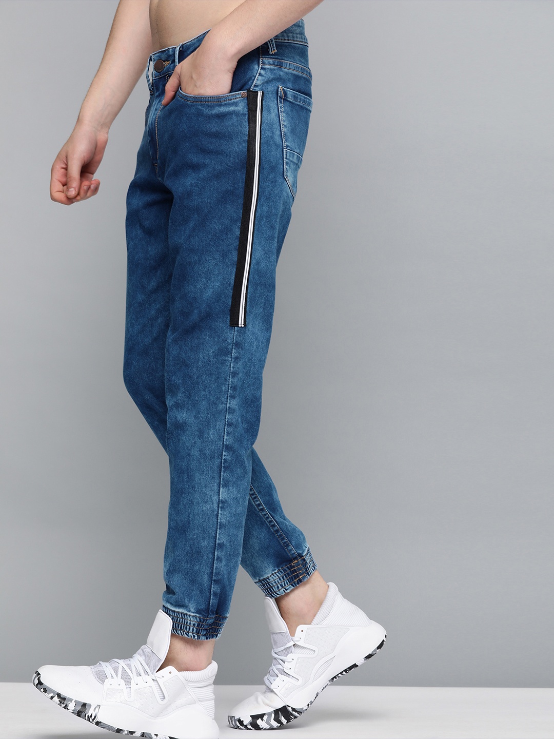 

HERE&NOW Men Blue Mid-Rise Clean Look Stretchable Jogger Jeans