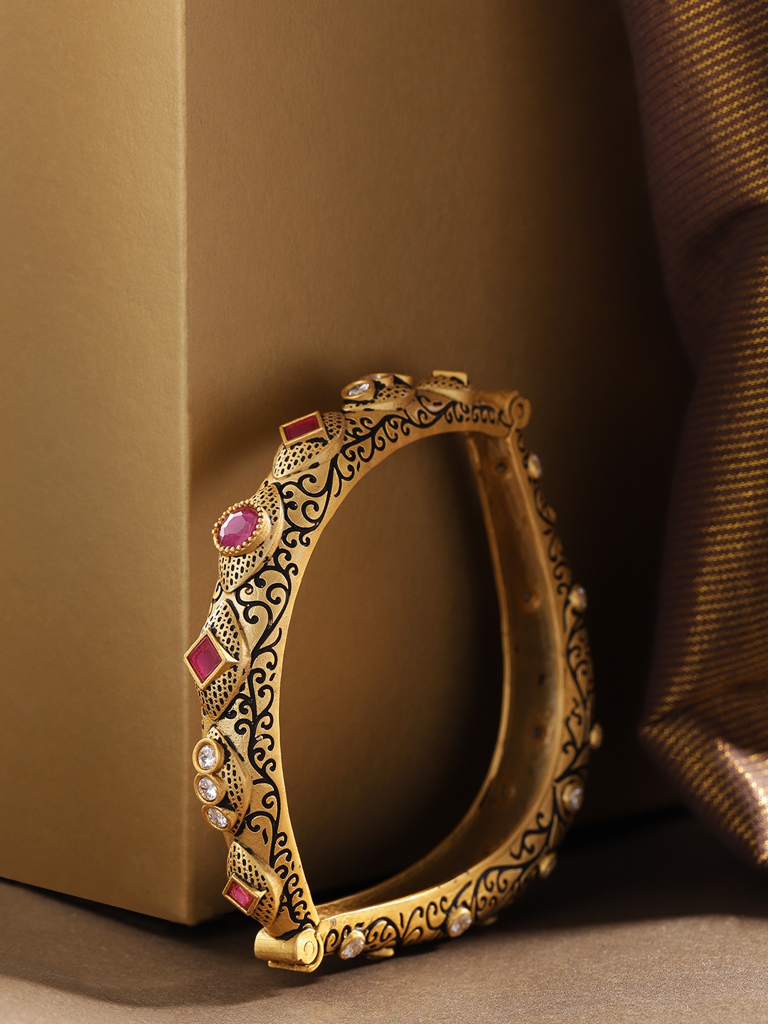 

Priyaasi Pink Black & Pink Gold-Plated Stone-Studded Meenakari Bangle
