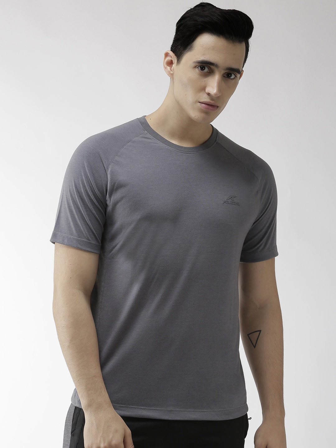 

Alcis Men Charcoal Grey Solid Round Neck Slim Fit Training T-shirt